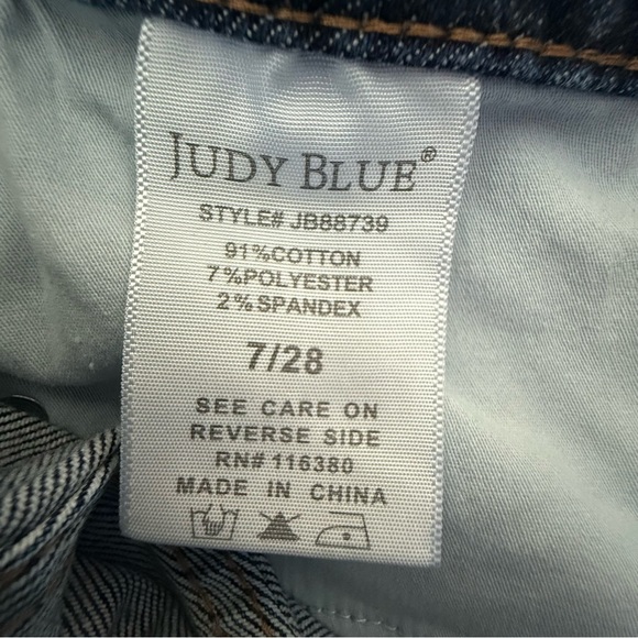 Judy Blue Flare Jeans with distressing and frayed hem - Picture 7 of 8